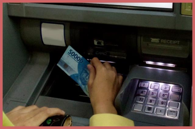 cara memasukkan uang ke ATM BCA 